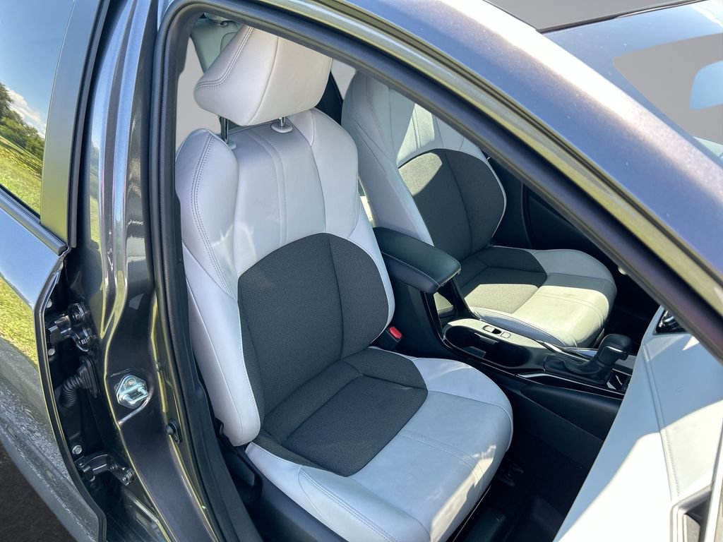 Used 2026 Toyota Corolla XSE FWD image 32