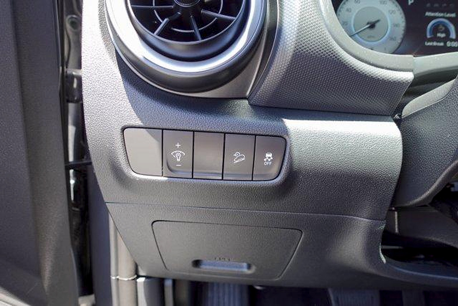 Used 2023 Hyundai Kona Limited FWD image 13