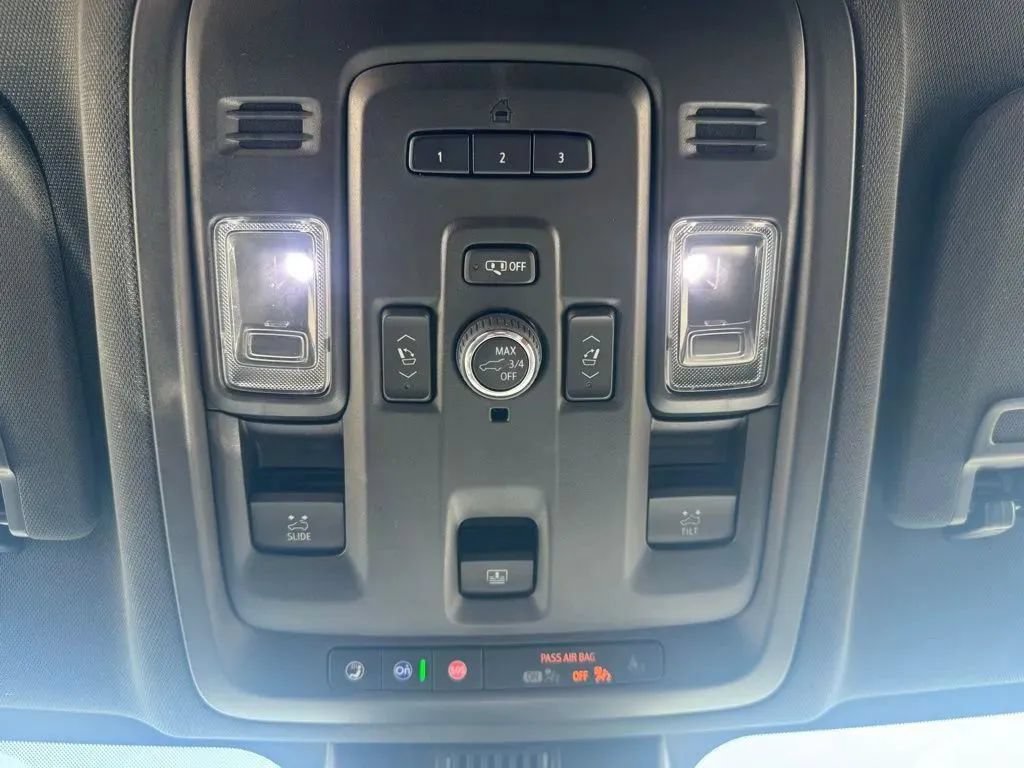 Used 2024 Chevrolet Tahoe Z71 w/ Luxury Package AWD/4WD image 31