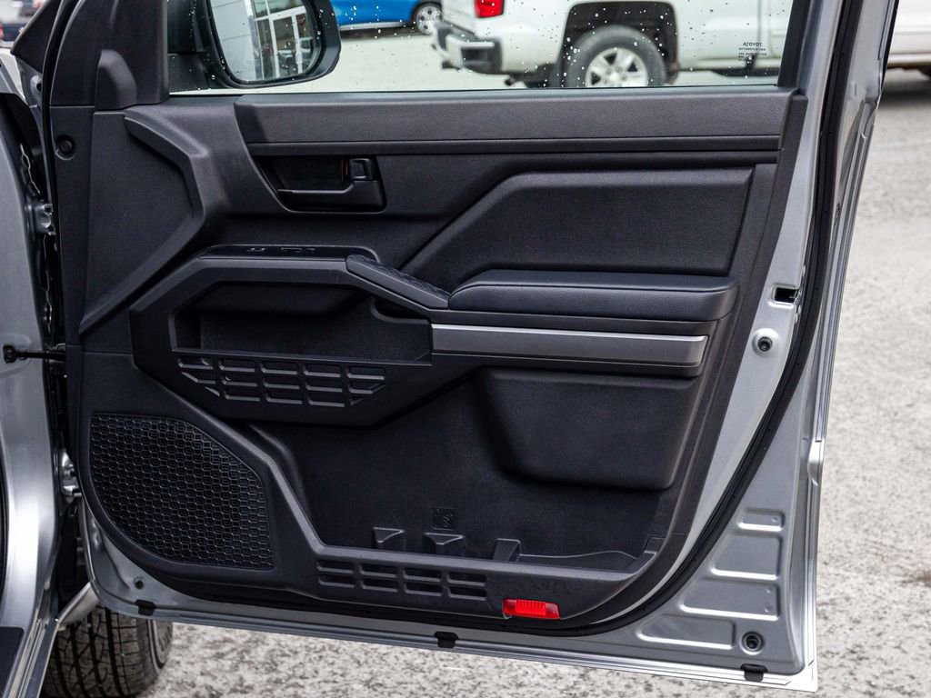 Used 2025 Toyota Tacoma SR5 AWD/4WD image 13