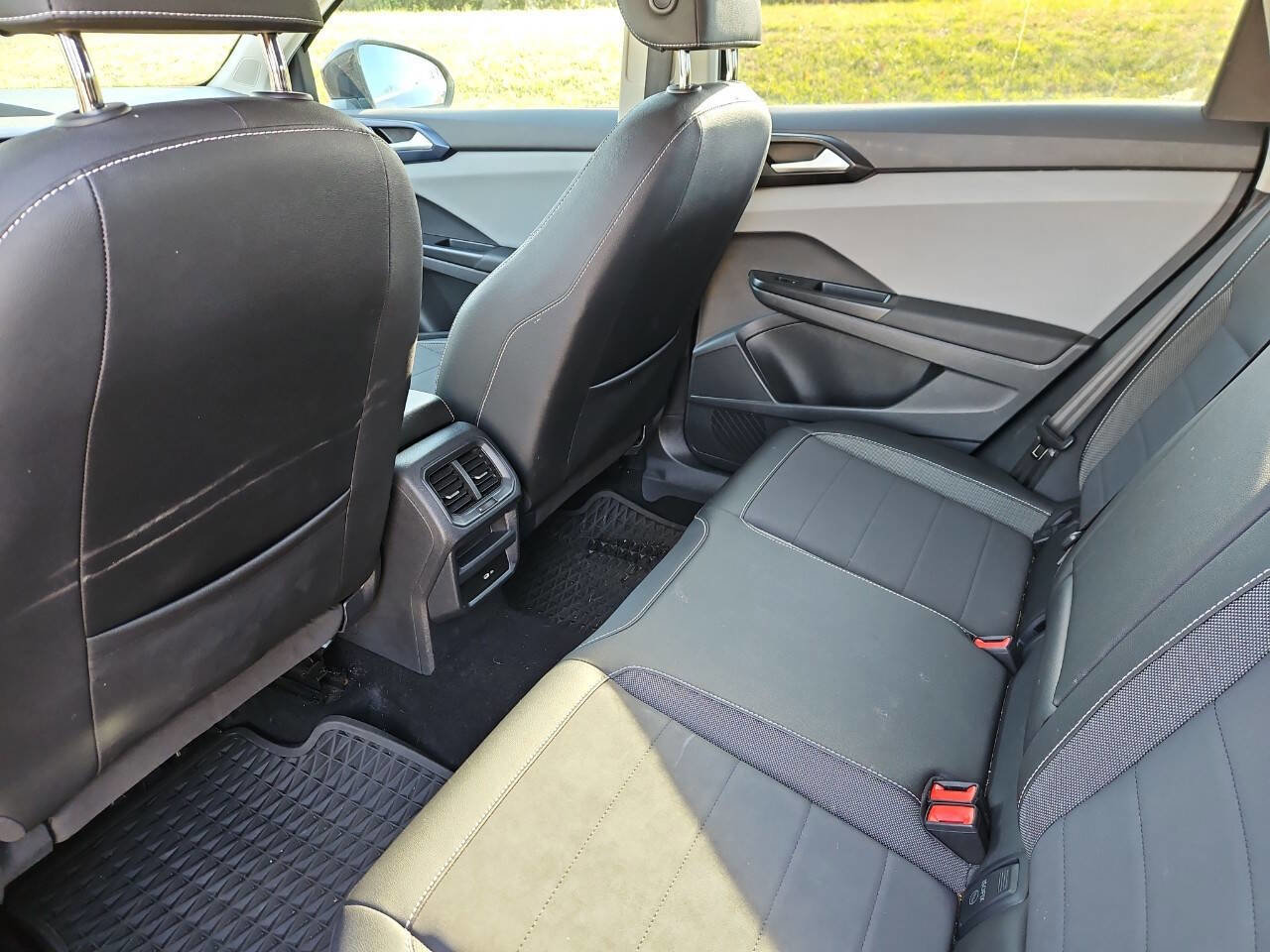 Used 2022 Volkswagen Taos SE image 11