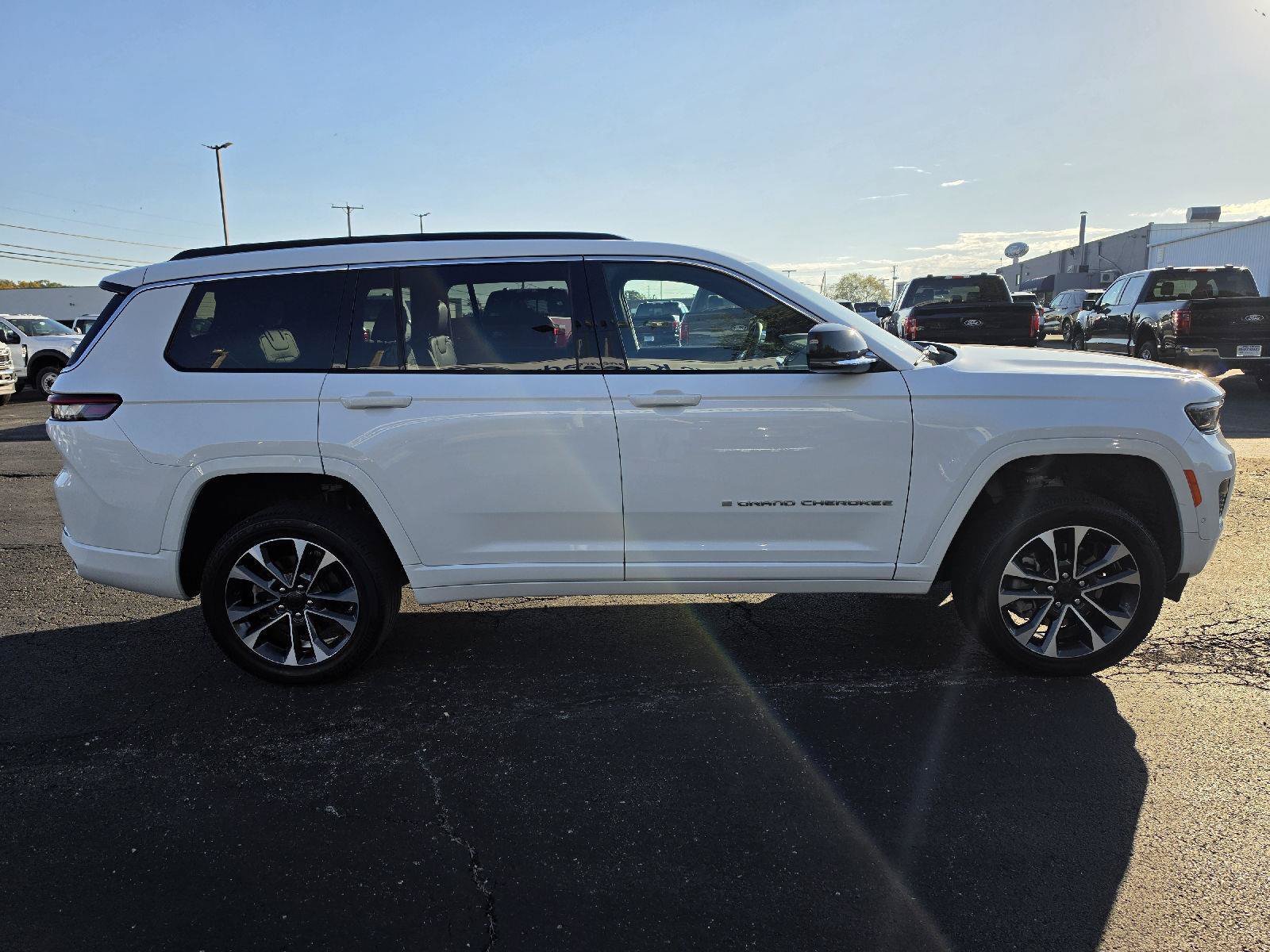 Used 2024 Jeep Grand Cherokee L Overland AWD/4WD image 4