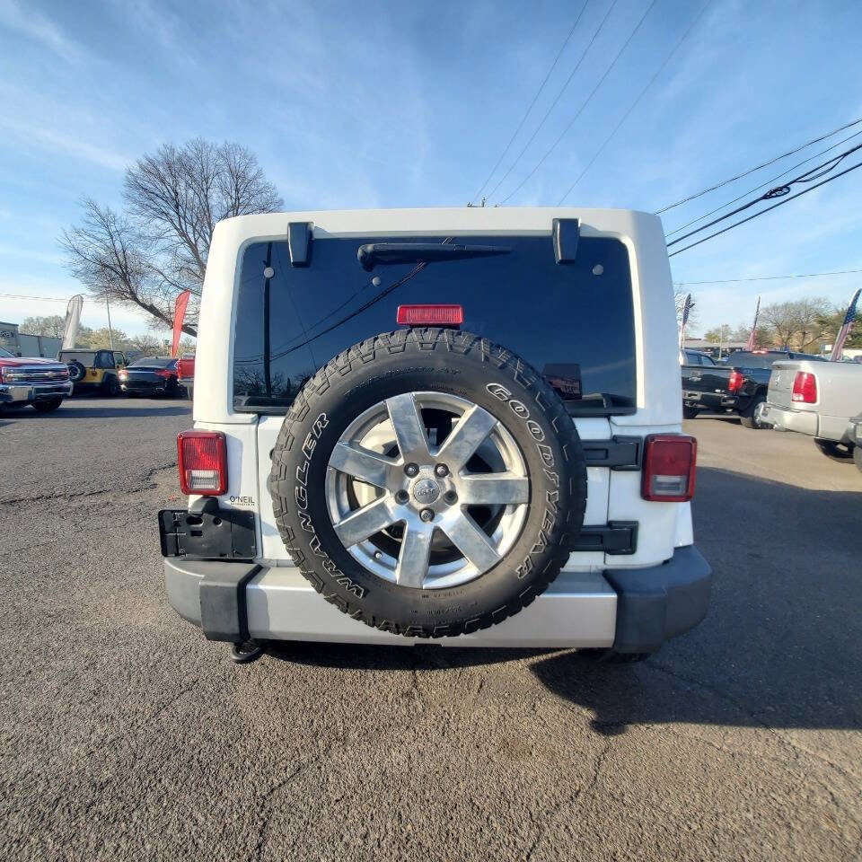 Used 2015 Jeep Wrangler Unlimited Sahara w/ Dual Top Group AWD/4WD image 4