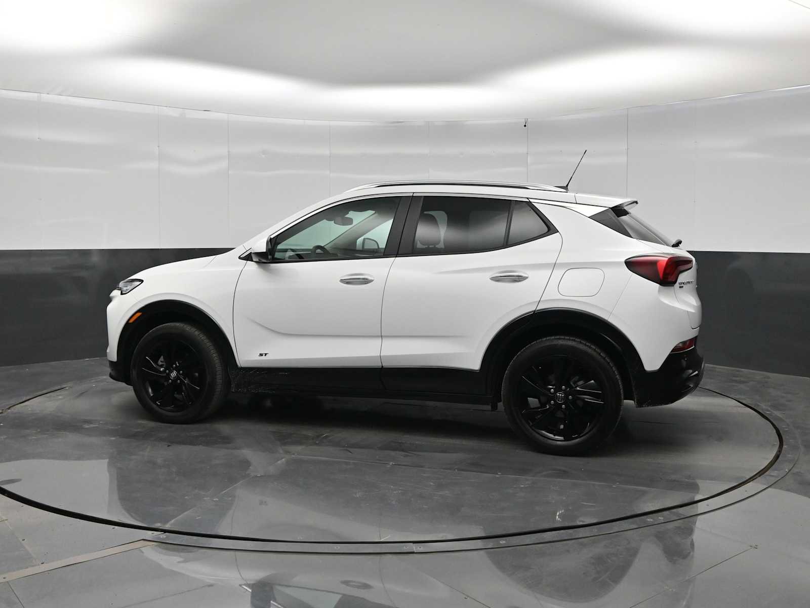 Used 2025 Buick Encore GX Sport Touring w/ Advanced Technology Package AWD/4WD image 5