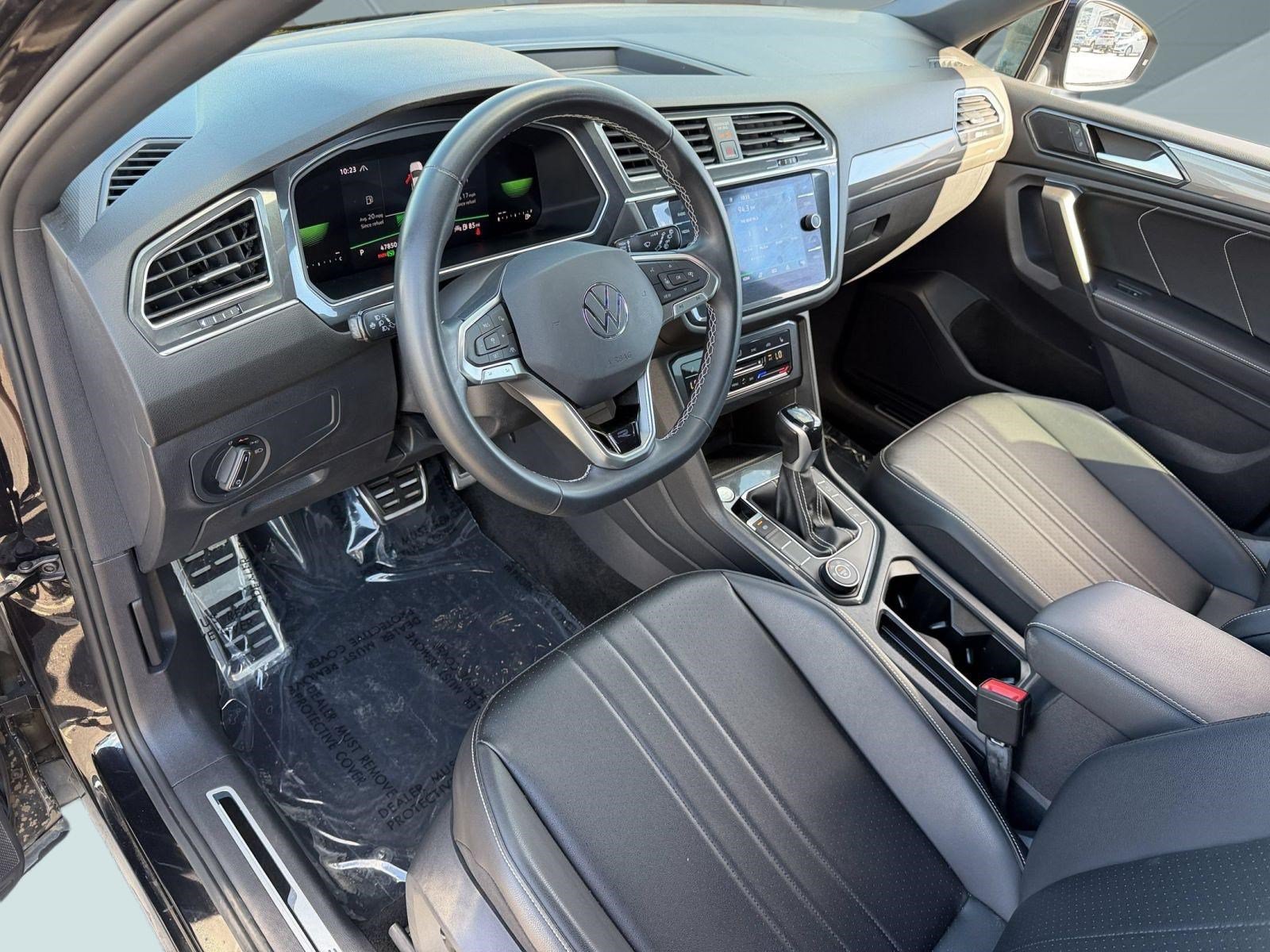 Used 2023 Volkswagen Tiguan SE R-Line AWD/4WD image 4