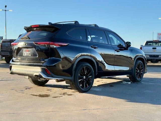 Used 2024 Toyota Highlander XSE FWD image 2