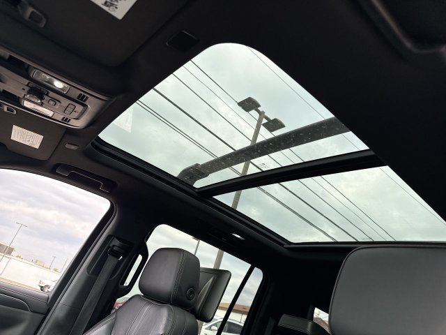 Used 2021 Chevrolet Suburban RST w/ Luxury Package AWD/4WD image 22