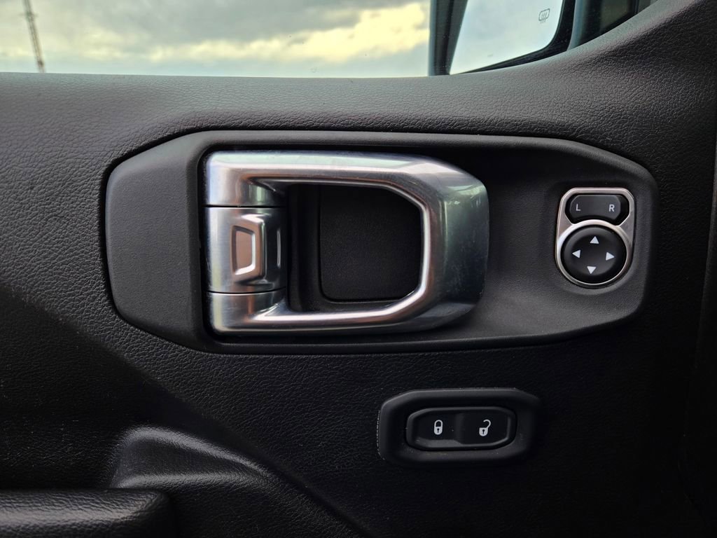 Used 2023 Jeep Gladiator Sport AWD/4WD image 15