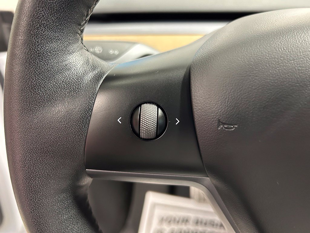 Used 2022 Tesla Model Y Performance AWD/4WD image 11
