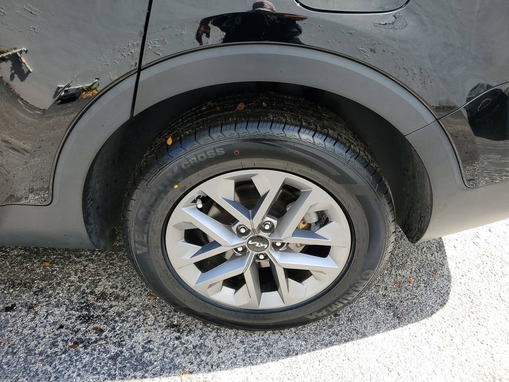 Used 2023 Kia Telluride LX image 10