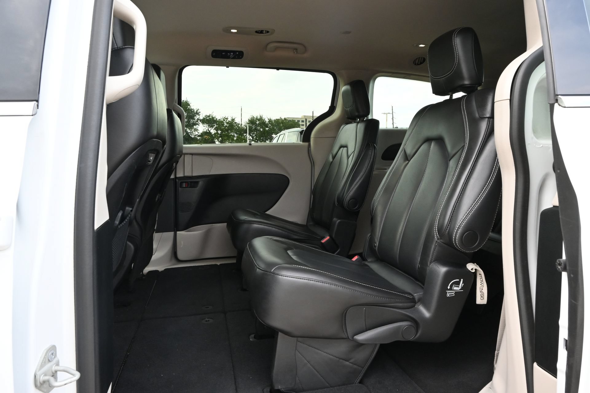 Used 2023 Chrysler Pacifica Touring-L FWD image 20