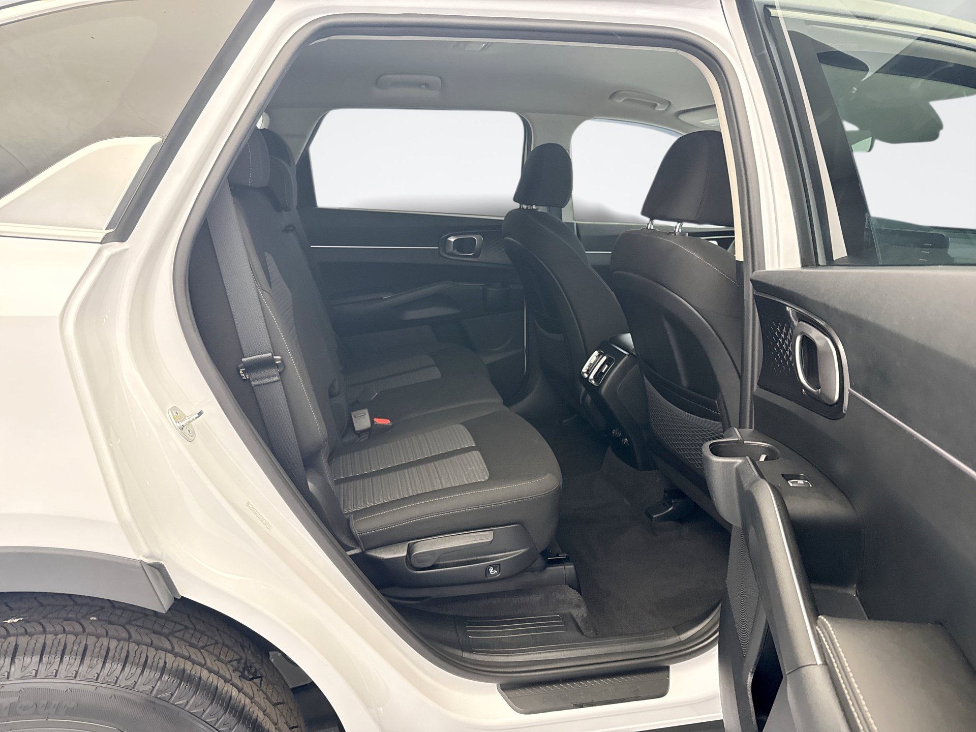 Used 2023 Kia Sorento LX AWD/4WD image 17