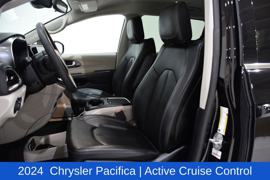 Used 2024 Chrysler Pacifica Touring-L image 21