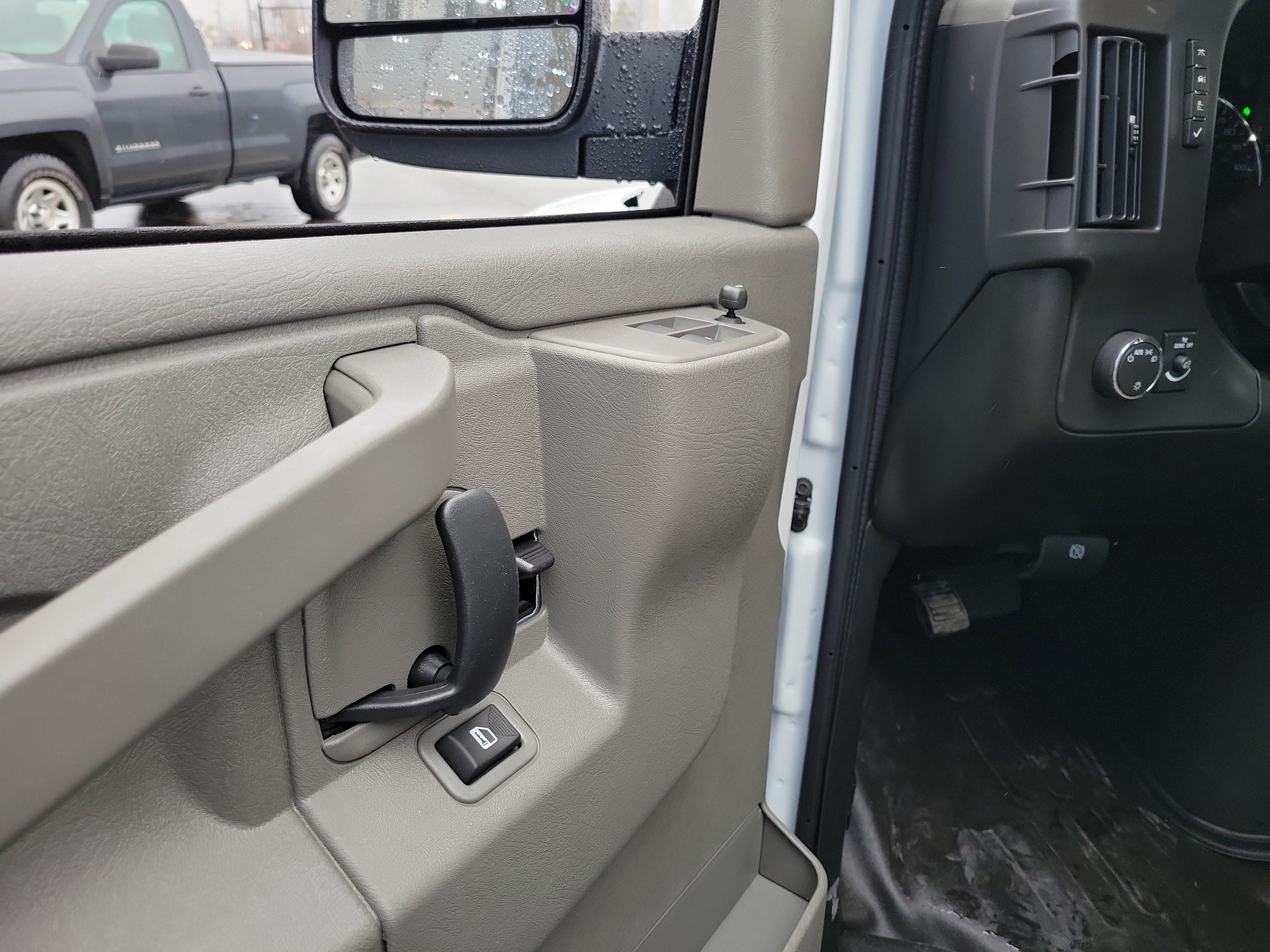 New 2025 Chevrolet Express 3500 w/ Driver Convenience Package RWD image 18
