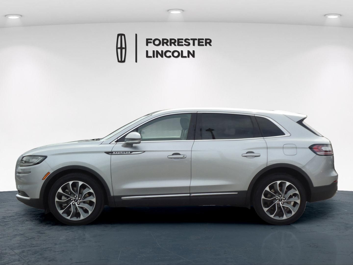 Certified 2023 Lincoln Nautilus Reserve AWD/4WD image 6