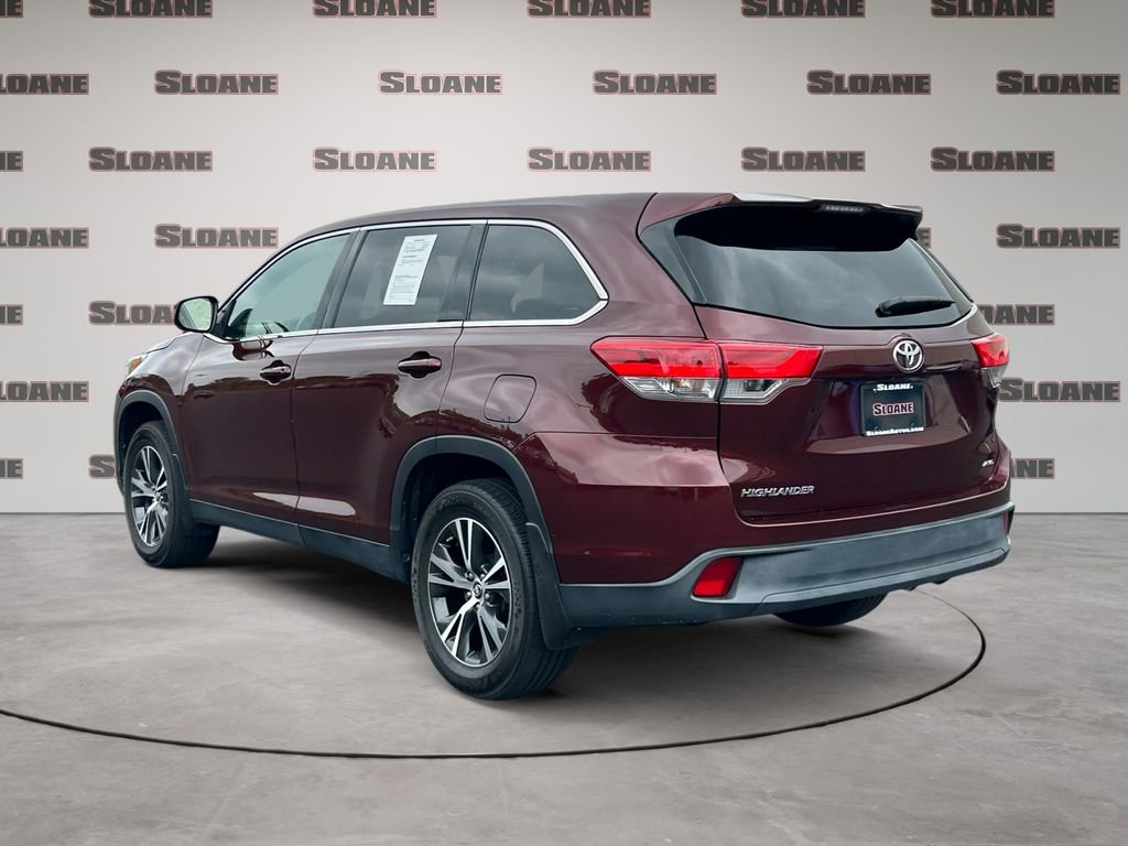 Used 2019 Toyota Highlander LE AWD/4WD image 3