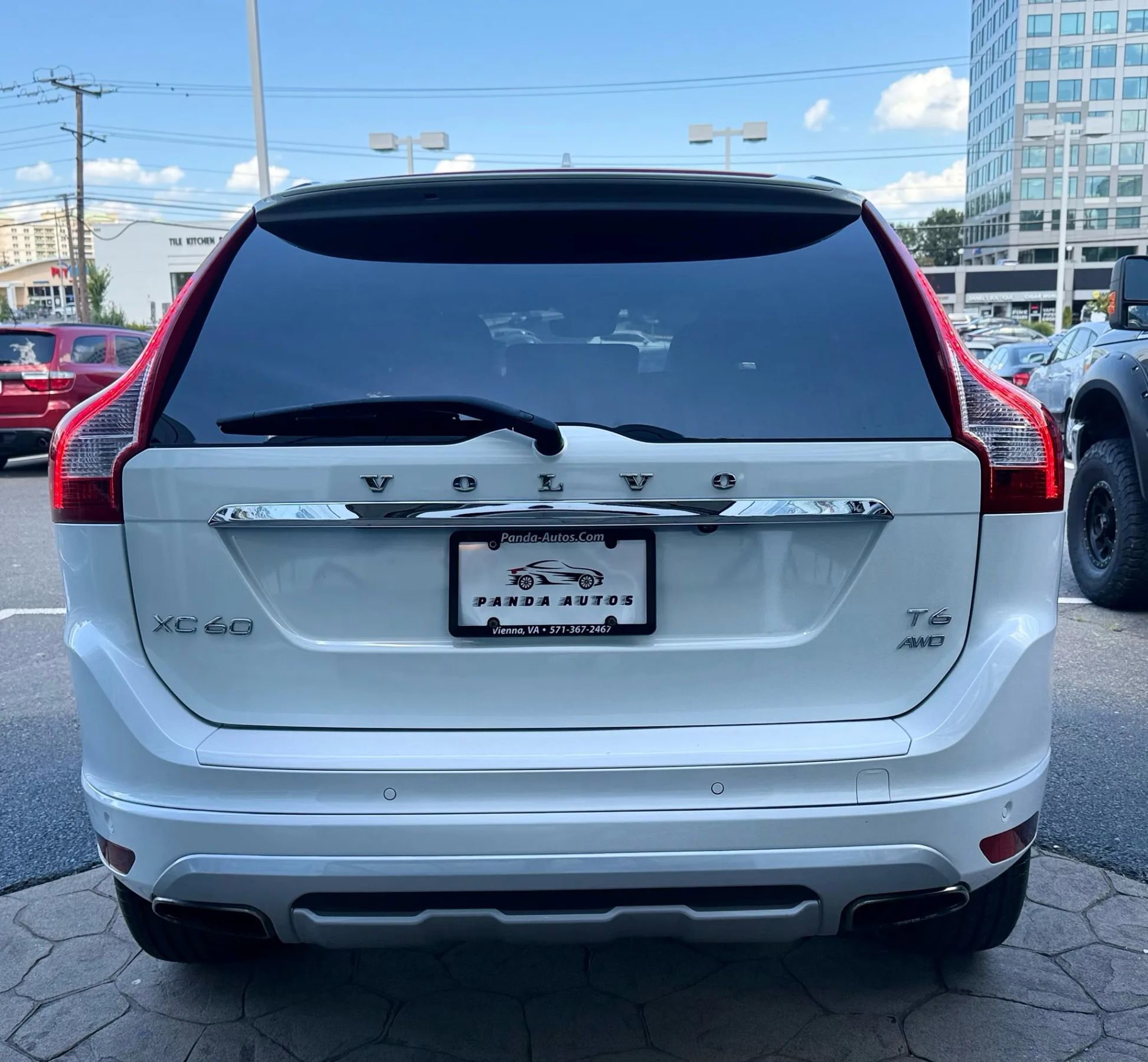 Used 2017 Volvo XC60 T6 Dynamic w/ Preferred Option Package image 6