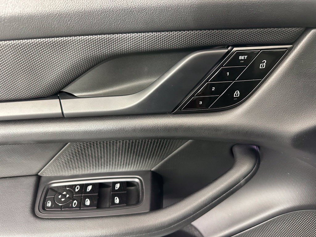 Certified 2021 Porsche Taycan RWD image 18