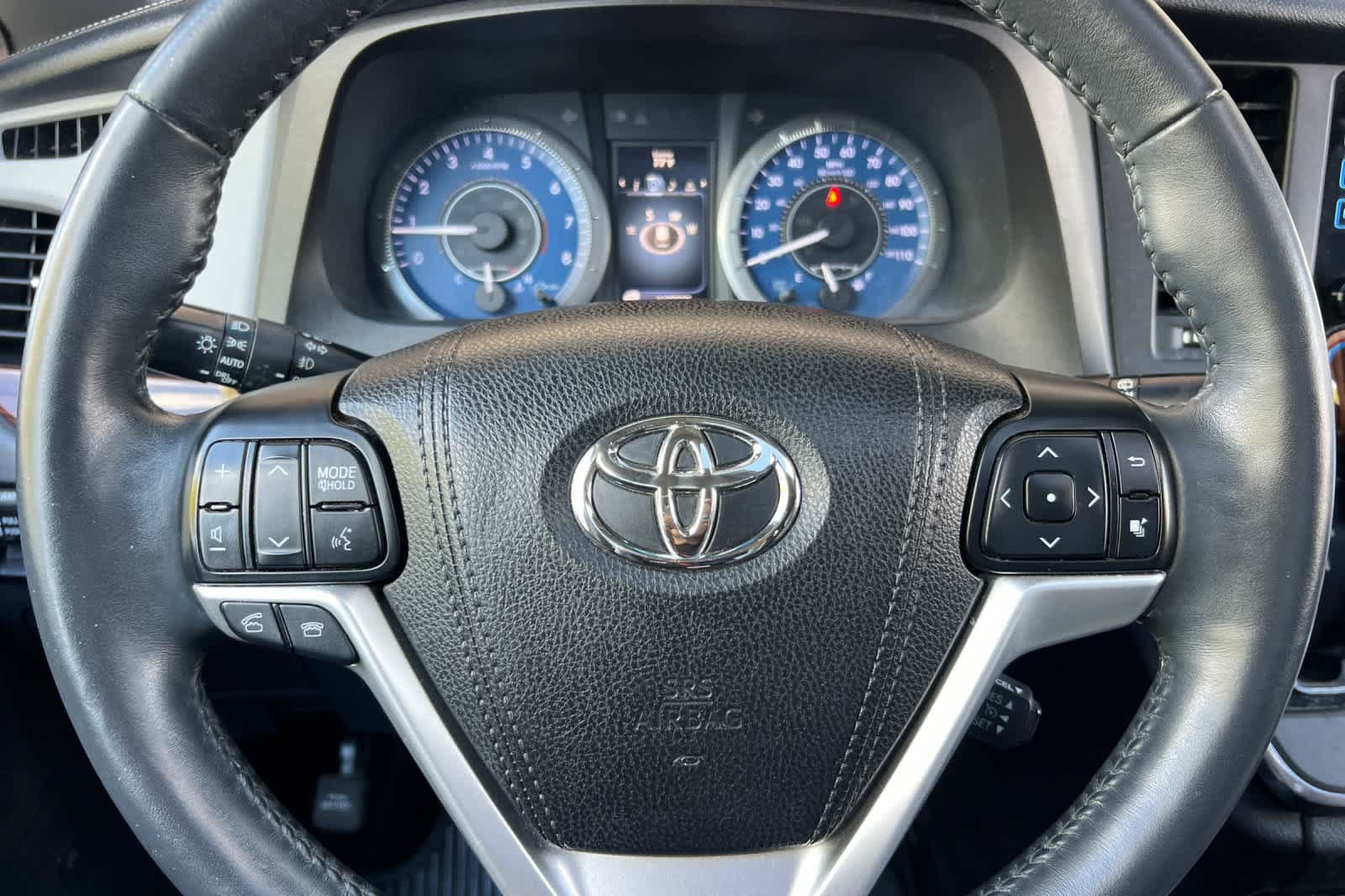 Certified 2017 Toyota Sienna Limited Premium FWD image 27