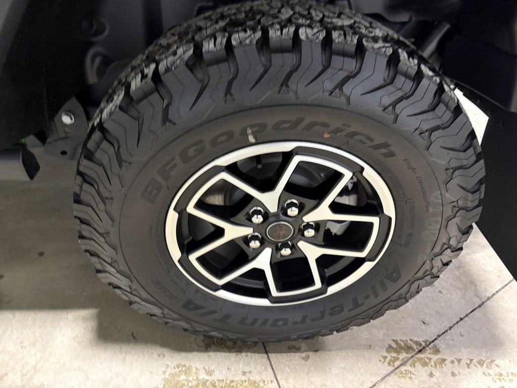 Used 2025 Jeep Wrangler Rubicon w/ Technology Group image 29