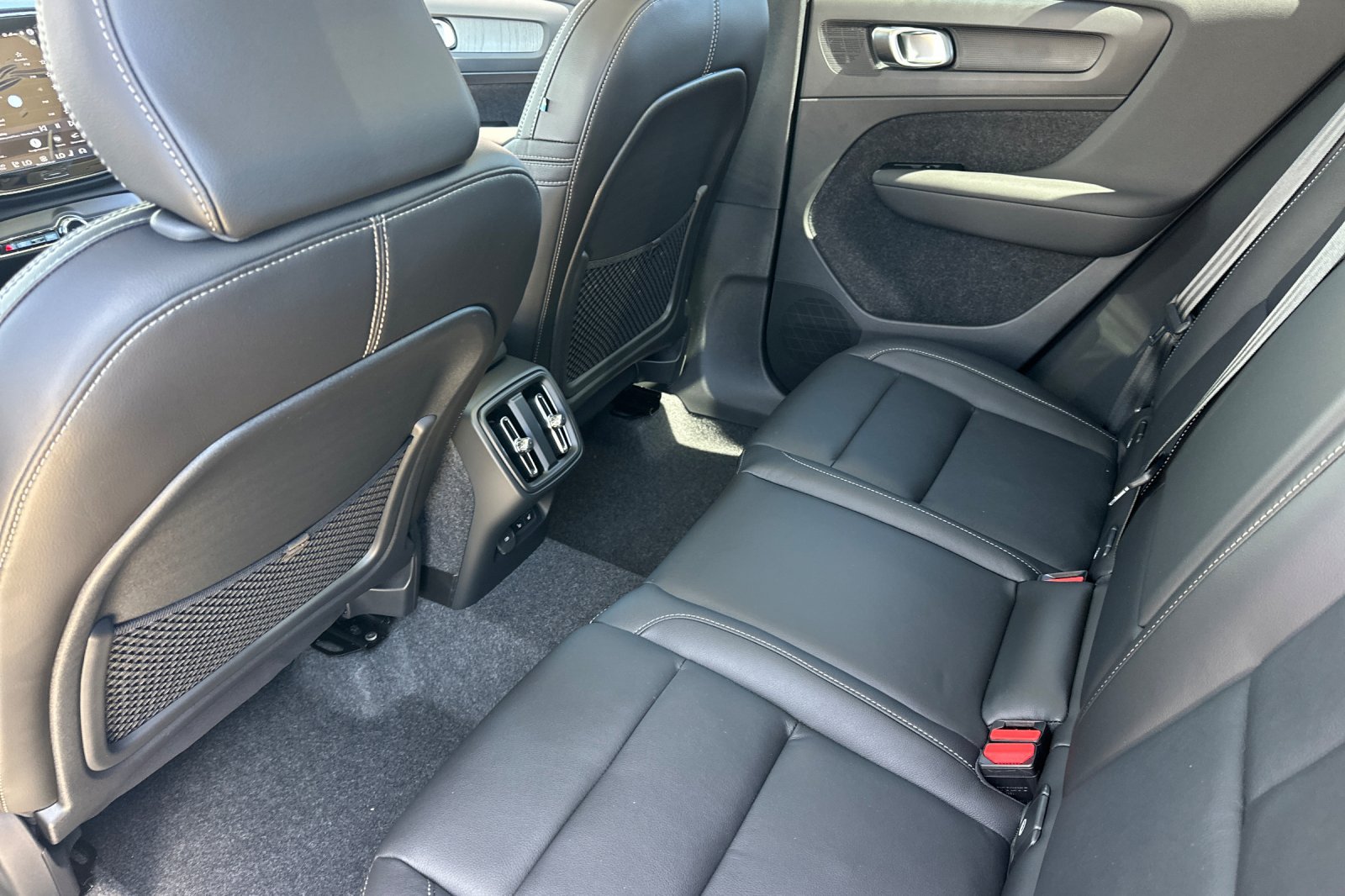New 2026 Volvo XC40 B5 Core w/ Protection Package Premier AWD/4WD image 11