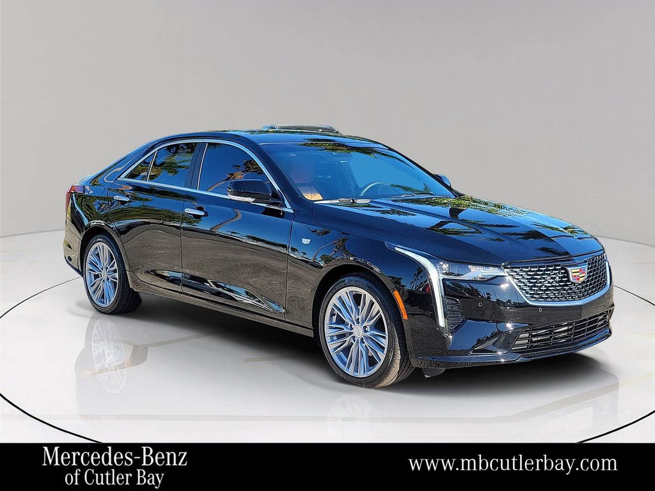 Used 2025 Cadillac CT4 Premium Luxury image 1