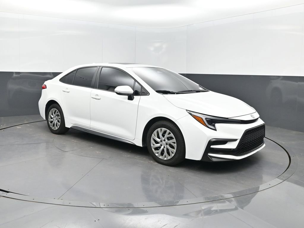 Used 2024 Toyota Corolla SE w/ SE Premium Package FWD image 29
