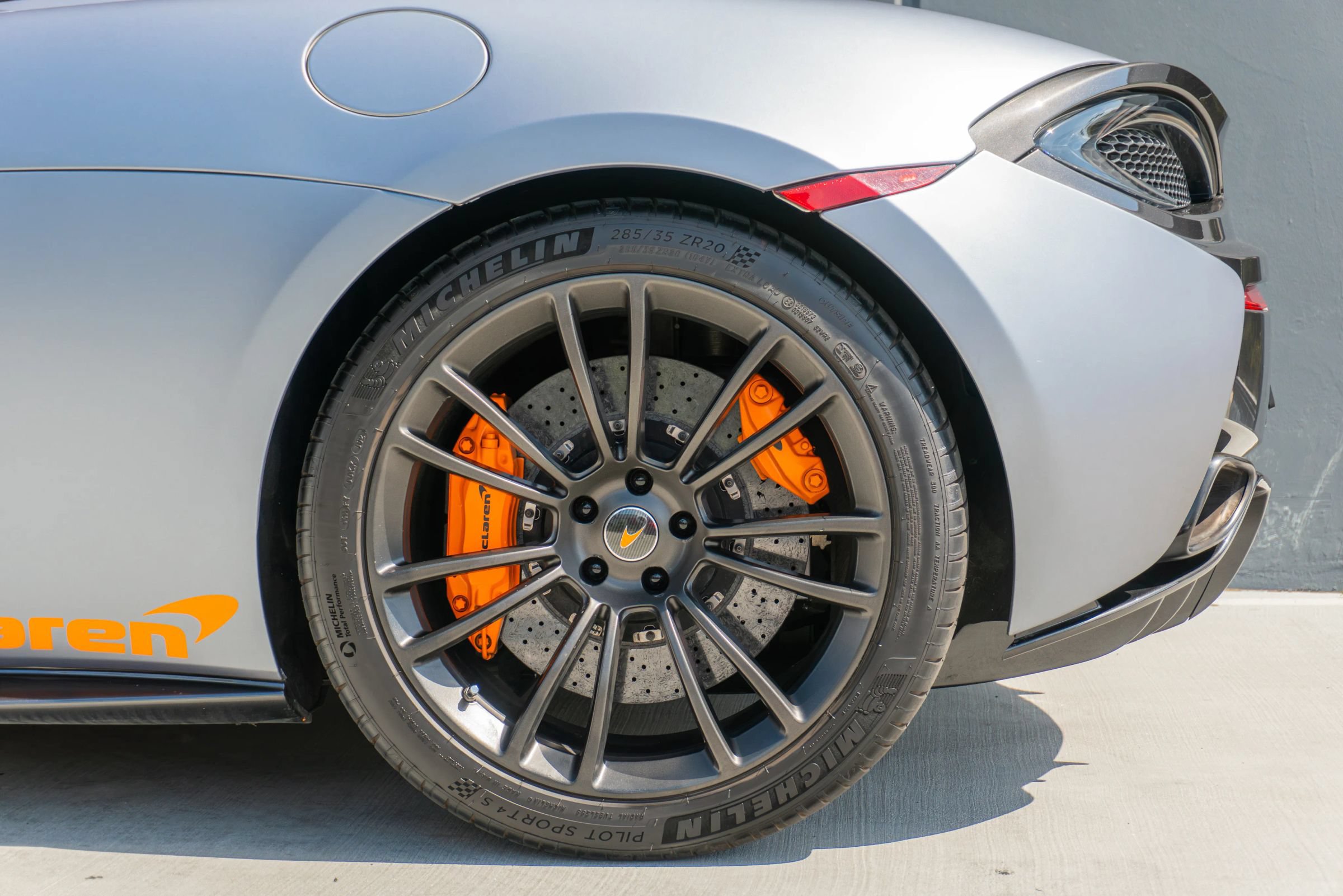 Used 2017 McLaren 570S Coupe RWD image 18