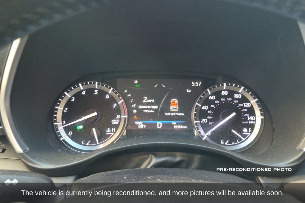 Used 2022 Toyota Highlander XLE FWD image 16