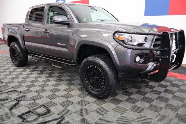 Used 2017 Toyota Tacoma SR5 w/ Tow Package RWD image 15