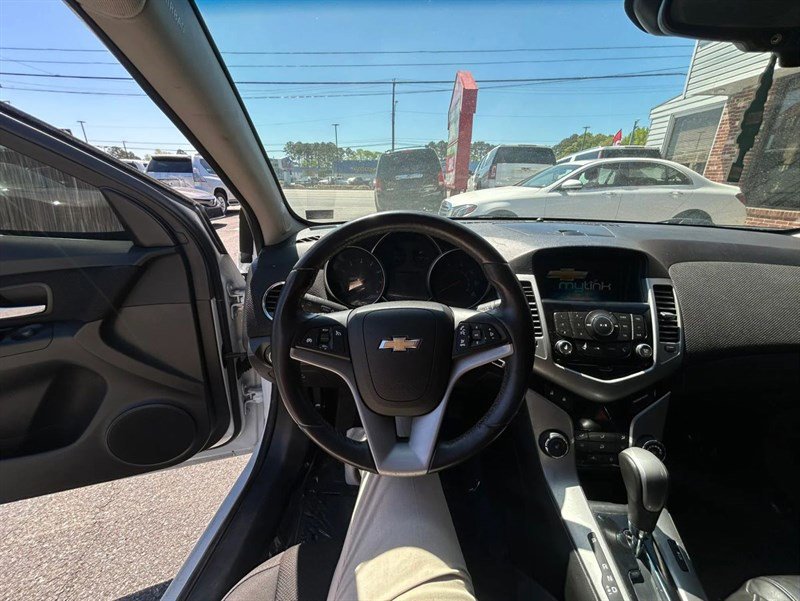 Used 2014 Chevrolet Cruze LT image 9