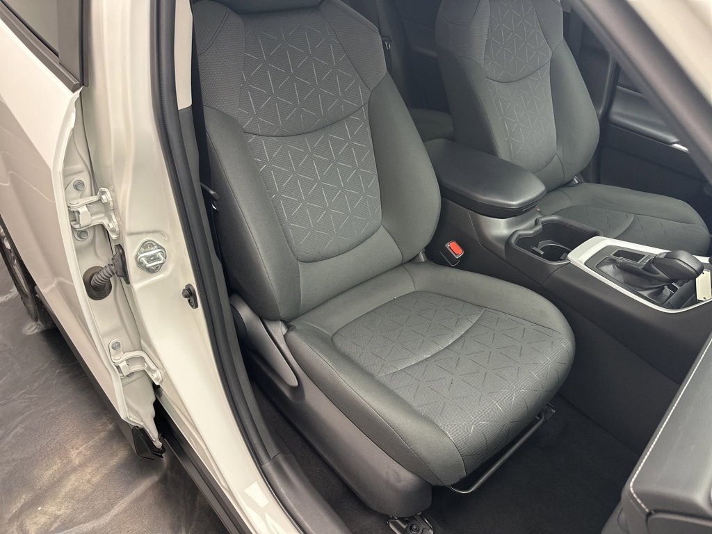 Used 2022 Toyota RAV4 XLE image 9