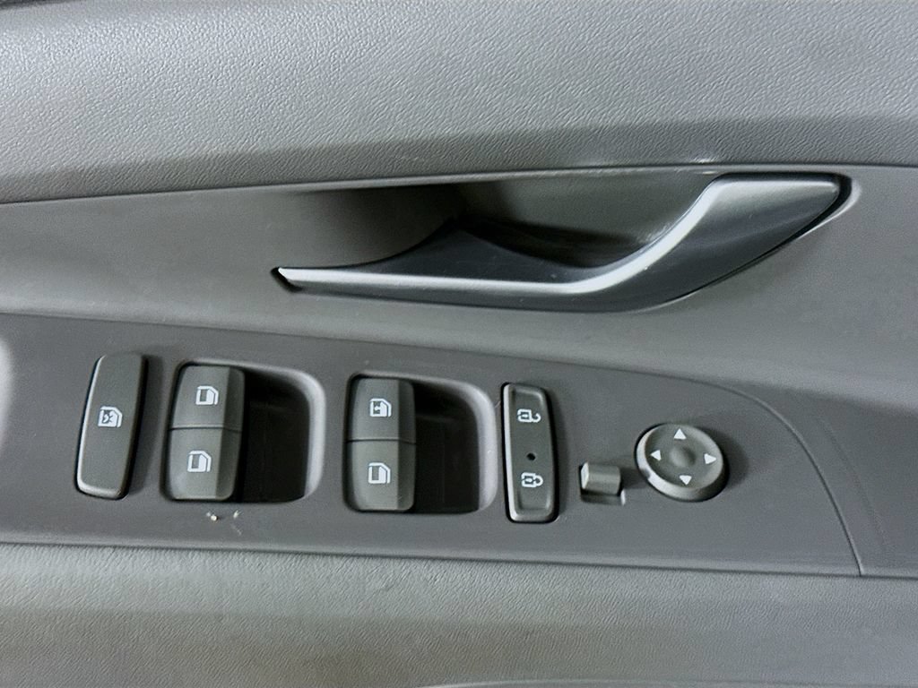 Certified 2022 Hyundai Elantra SE FWD image 22