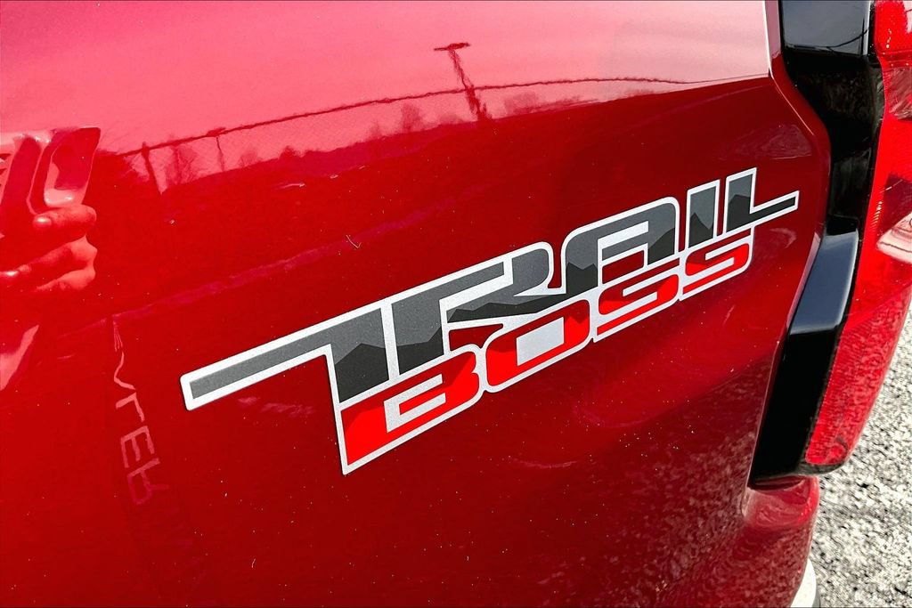 Used 2023 Chevrolet Colorado Trail Boss AWD/4WD image 11