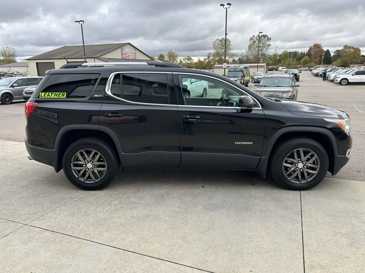 Used 2017 GMC Acadia SLT AWD/4WD image 4