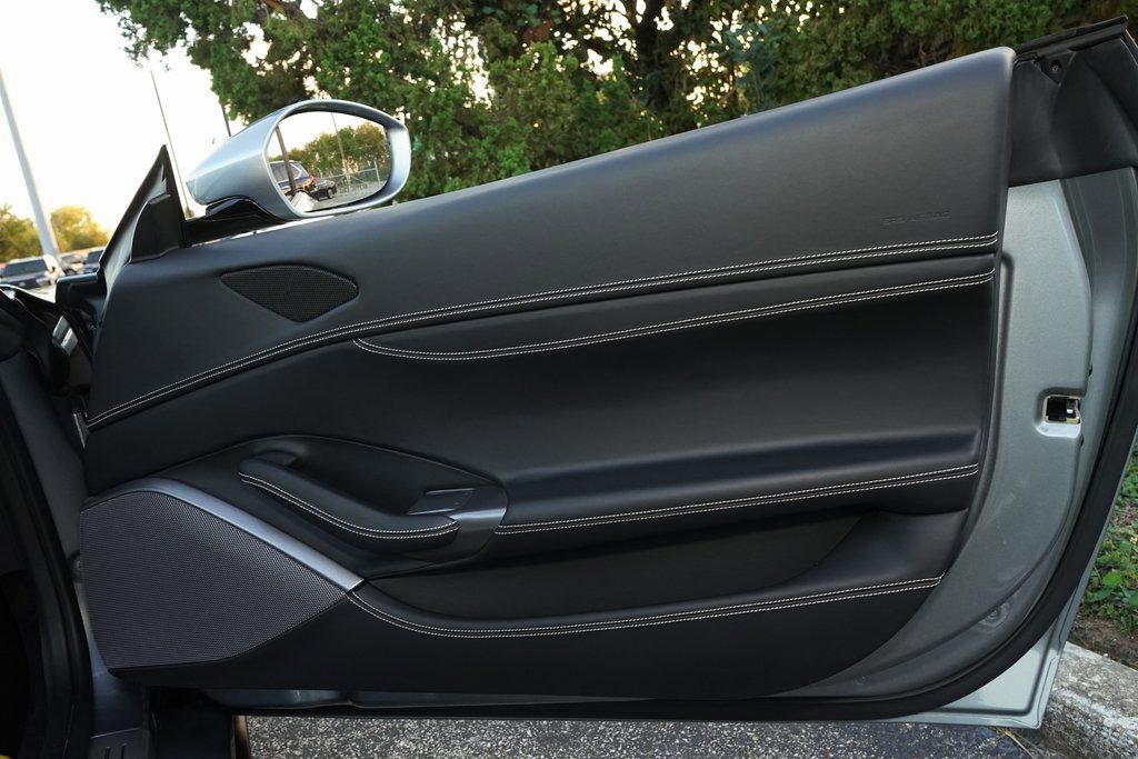 Used 2019 Ferrari Portofino image 21