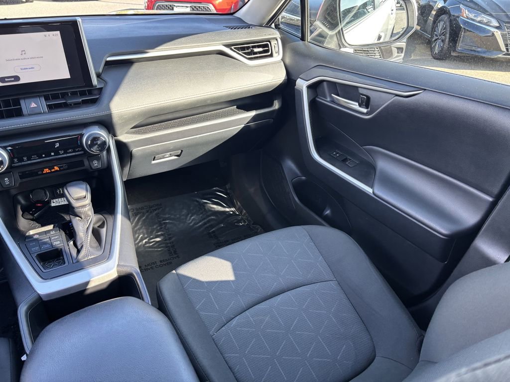 Used 2025 Toyota RAV4 XLE AWD/4WD image 22