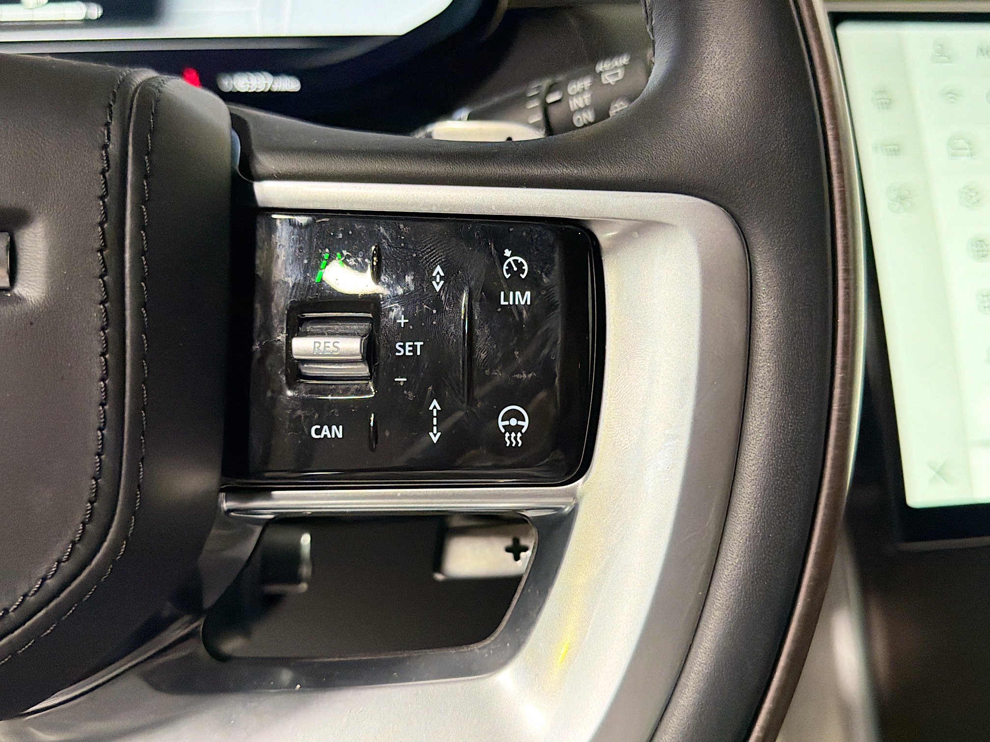 Used 2025 Land Rover Range Rover Long Wheelbase SE image 37