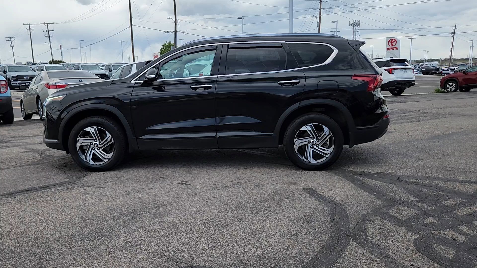 Used 2023 Hyundai Santa Fe SEL w/ Cargo Package AWD/4WD image 2