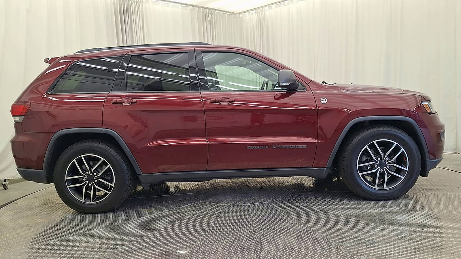 Used 2019 Jeep Grand Cherokee Trailhawk AWD/4WD image 4