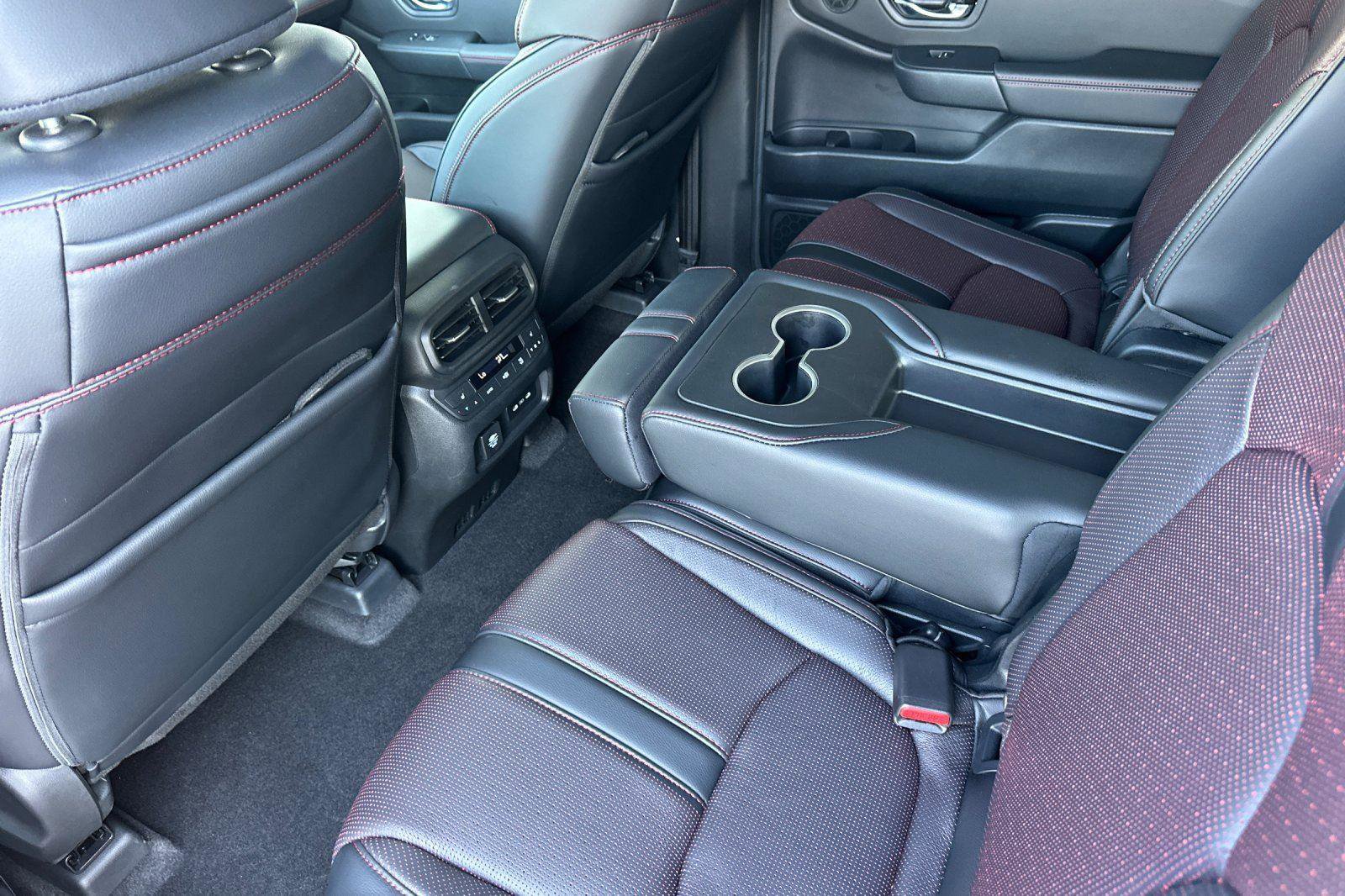 Certified 2025 Honda Pilot Black Edition image 11