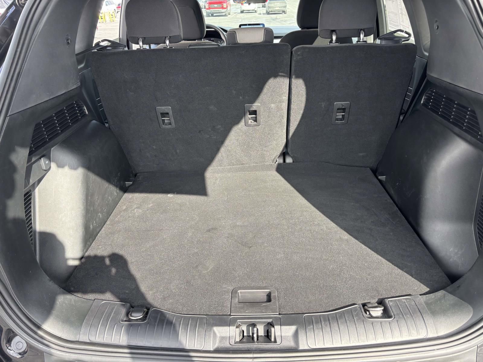 Used 2022 Ford Escape SE w/ SE Sport Appearance Package image 11