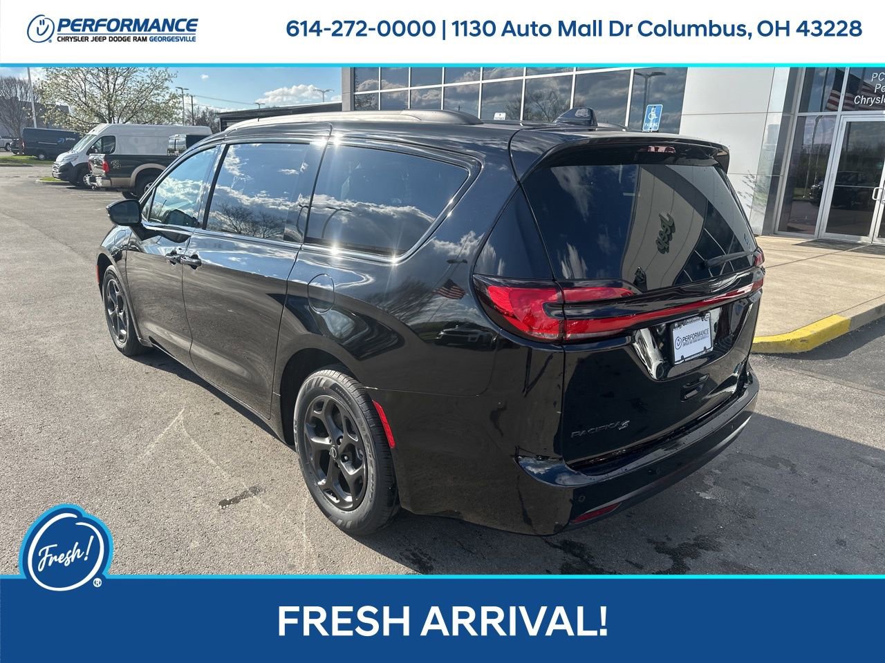 Used 2026 Chrysler Pacifica Premium w/ Quick Order Package 2ET image 6