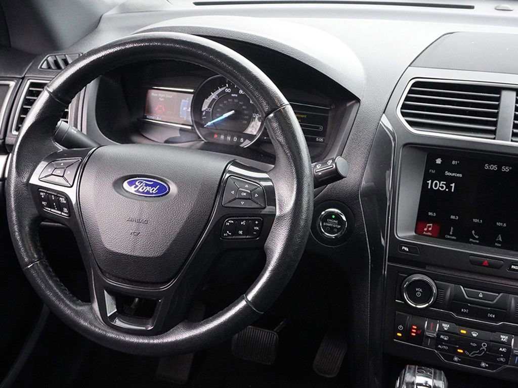Used 2018 Ford Explorer XLT w/ Equipment Group 202A AWD/4WD image 36