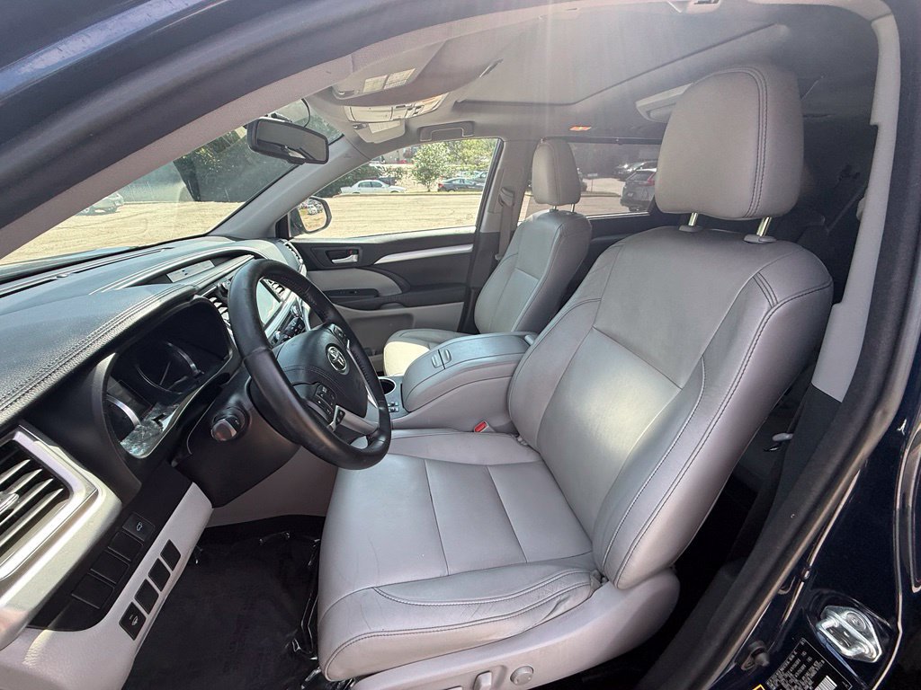 Used 2015 Toyota Highlander XLE AWD/4WD image 10