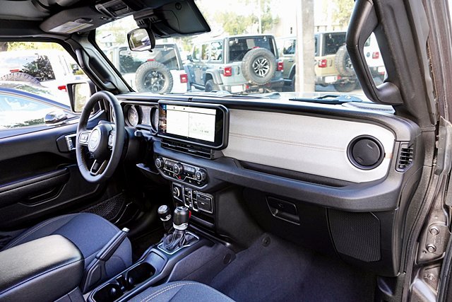 Used 2024 Jeep Wrangler Unlimited Sport AWD/4WD image 17