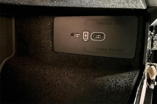 Certified 2023 Volvo XC60 B5 Ultimate w/ Climate Package image 33