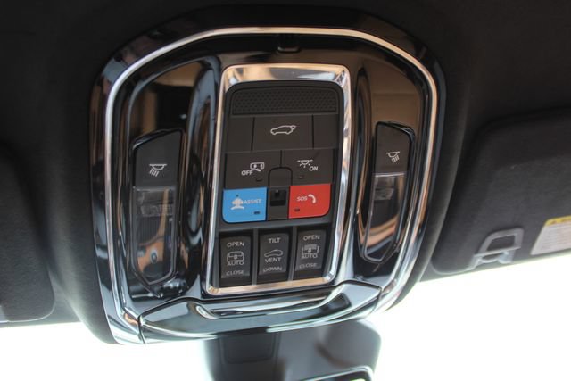 Used 2023 Jeep Grand Cherokee L Summit AWD/4WD image 29