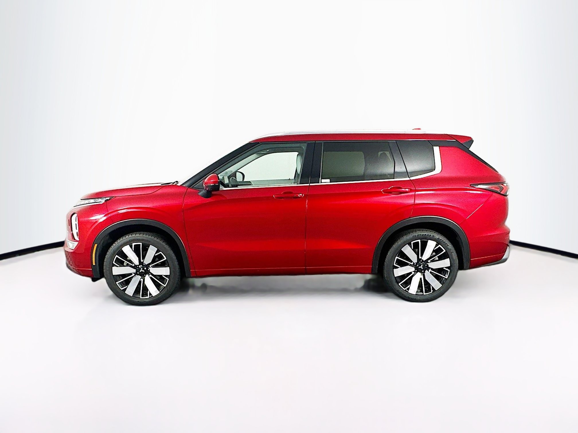 Used 2025 Mitsubishi Outlander SEL AWD/4WD image 4