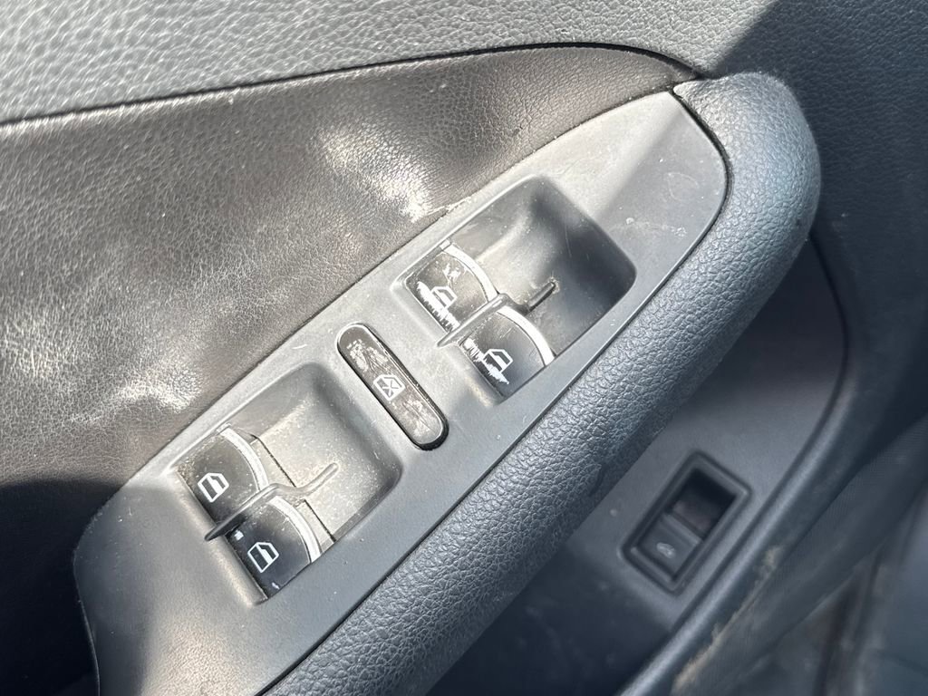 Used 2013 Volkswagen Jetta SE FWD image 4